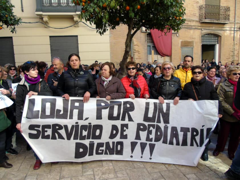 Los Lojeños Siguen Exigiendo Un Servicio Digno De Pediatría Para Loja. Foto: P. Castillo