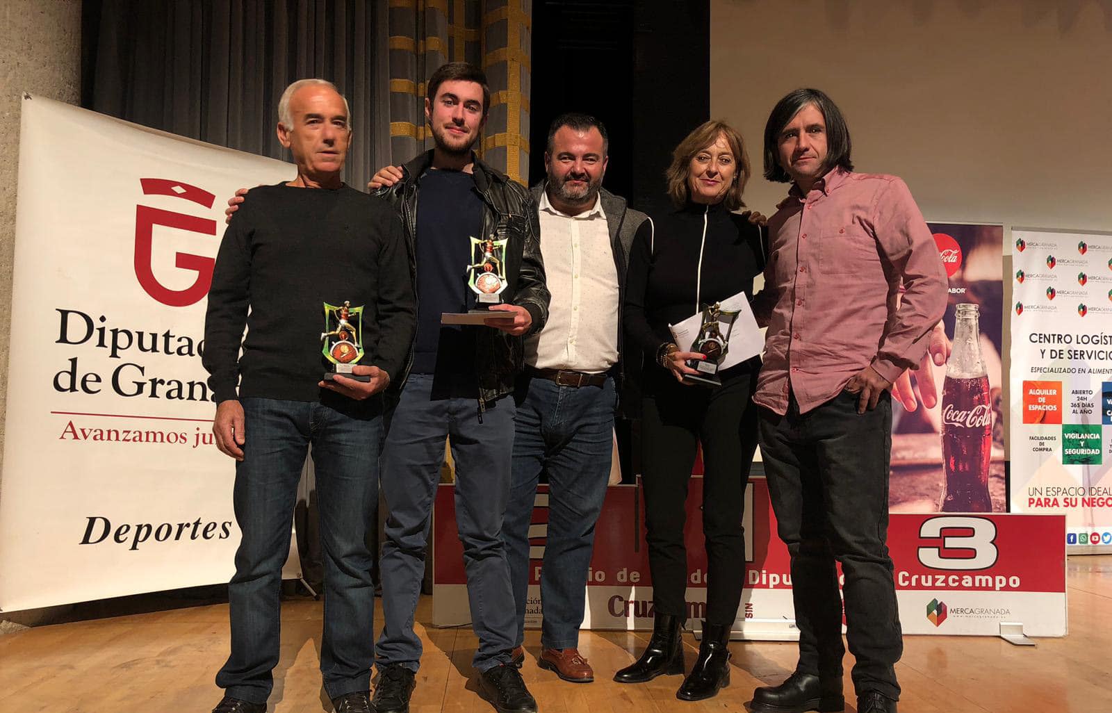 Los Atletas Lojeños Posan Con Los Trofeos Junto Al Concejal De Deportes Tras La Gala