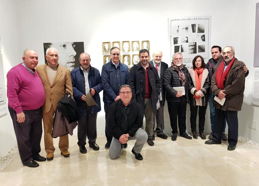 Autoridades, Familiares Y Amigos De Juan De Loxa, En La Exposición. Foto: J. Aguila