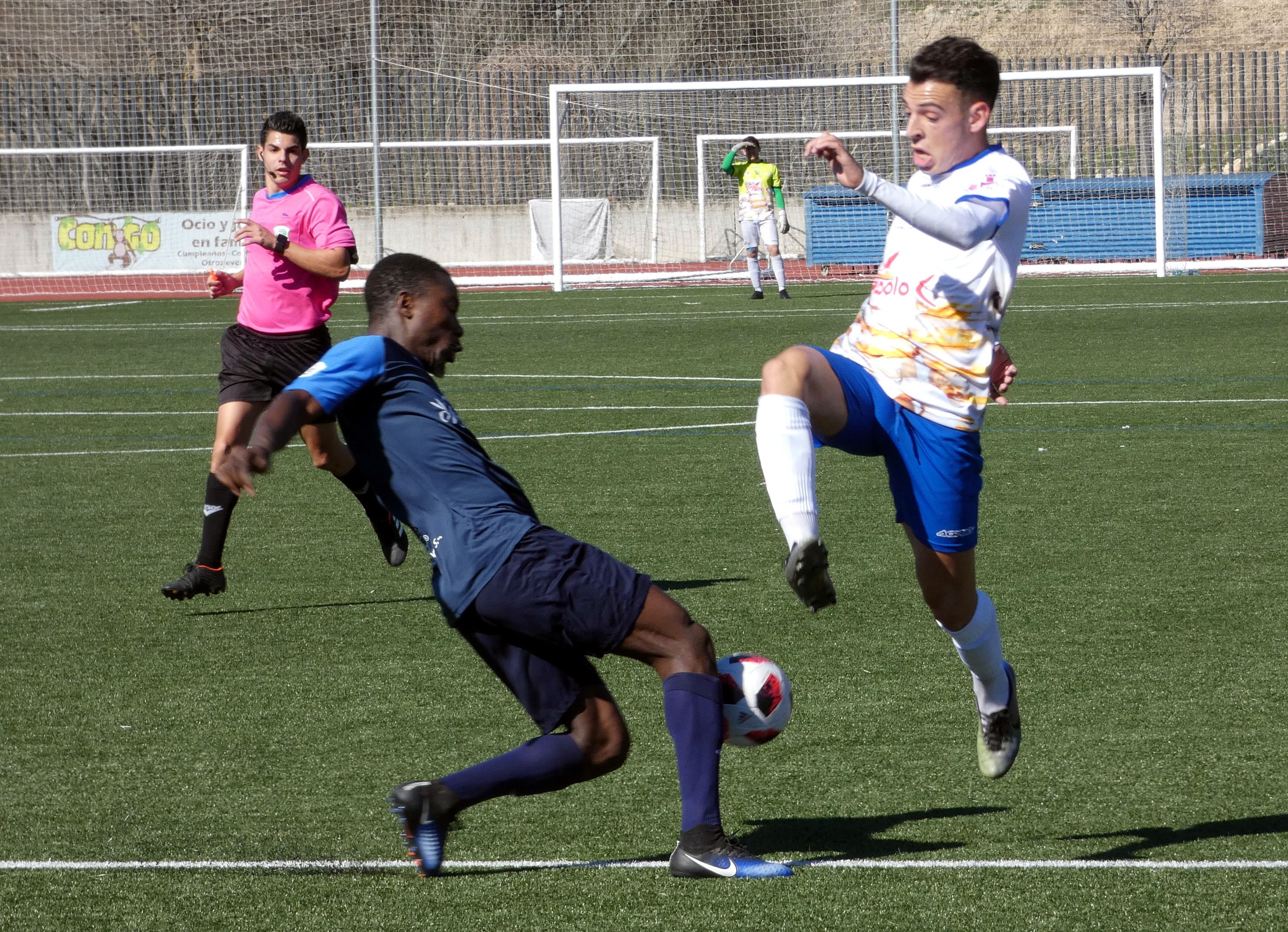 Sergio García Pugna Por El Balón En El Anterior Partido En Casa Ante El Martos: Foto. M.j.