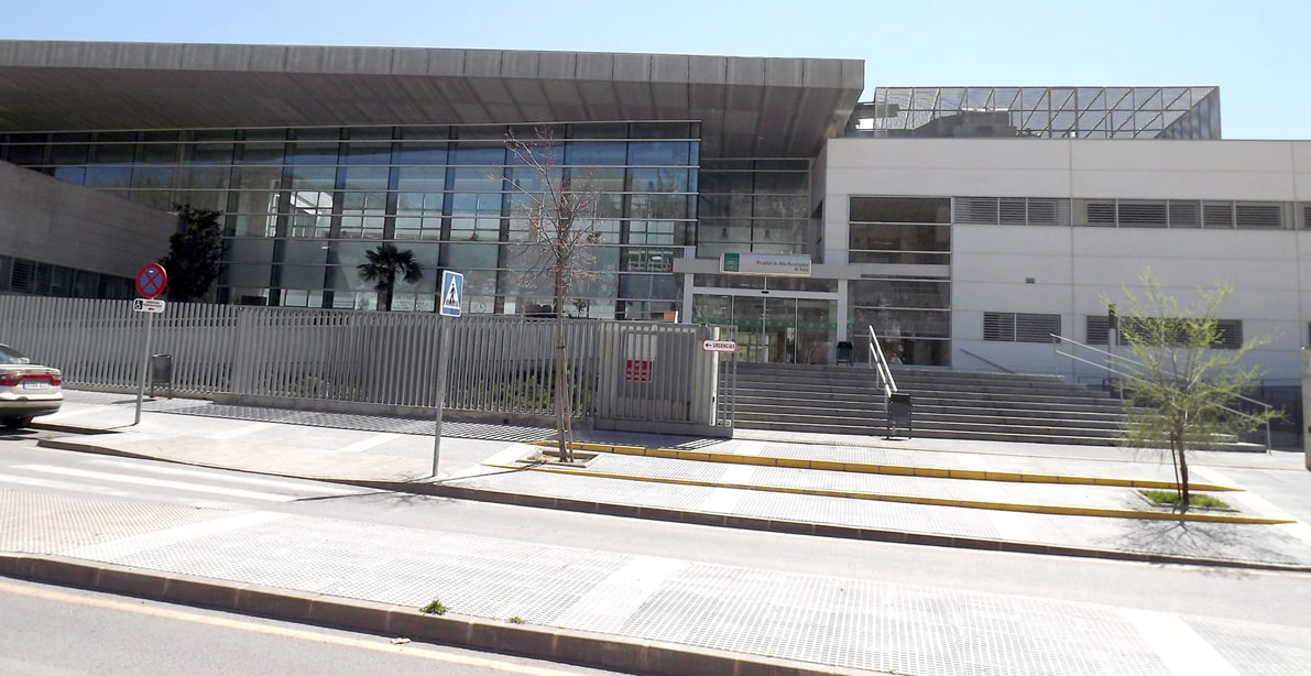 Fachada Principal Del Centro Hospitalario De Alta Resolución En Loja. Foto: El Corto