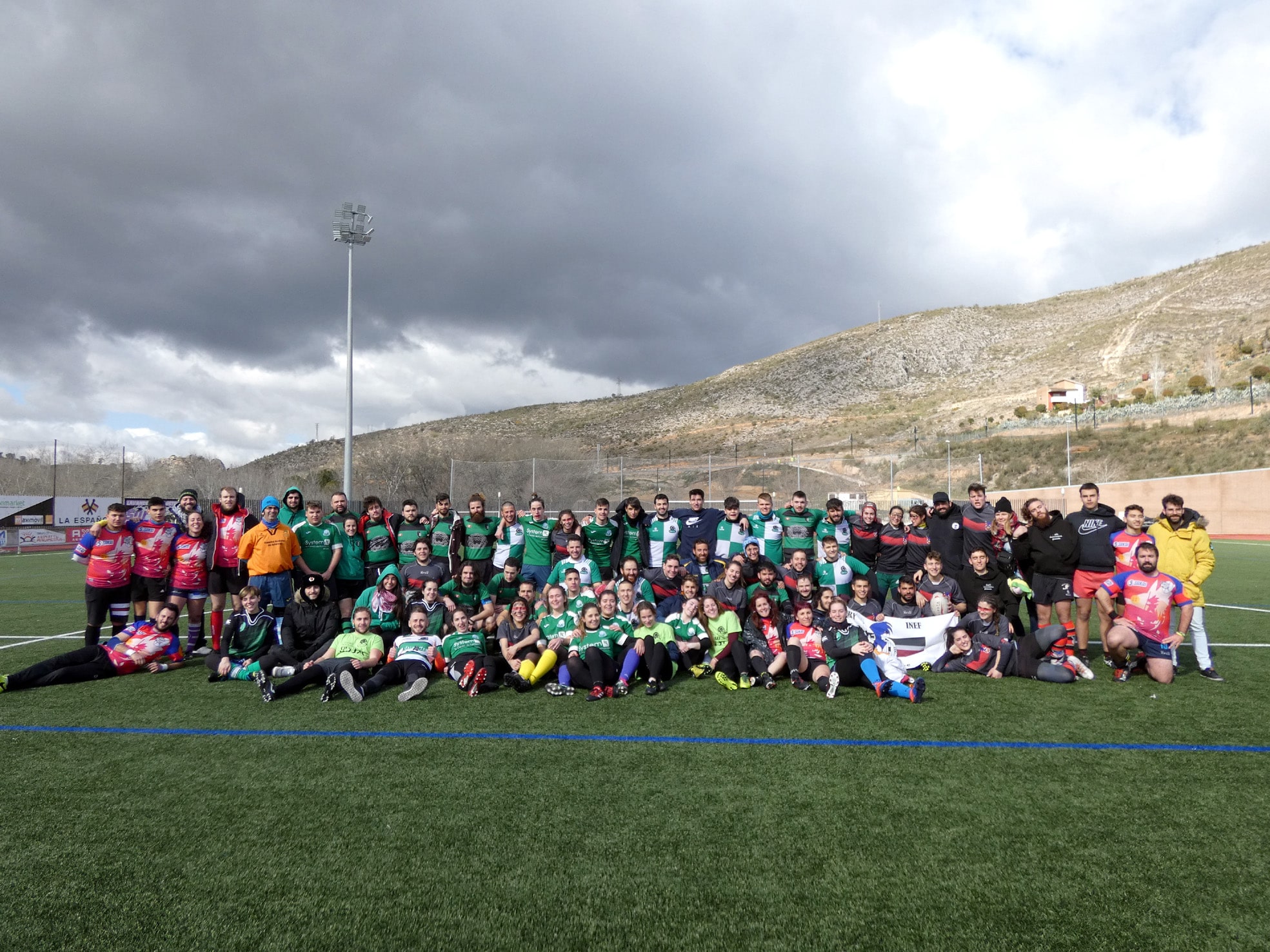 Los Equipos Participantes Posan Juntos Durante El Torneo. Foto: Paco Castillo