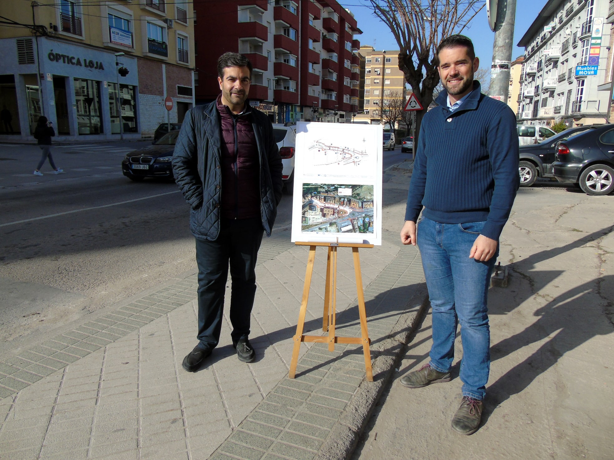 El Alcalde Y El Concejal De Deportes Muestran El Proyecto Previsto