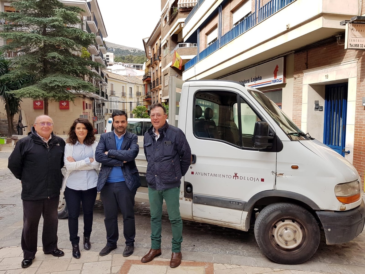 Gallego Y Camacho, Junto A Los Representantes Del Comercio Lojeño. Foto: C. Molina