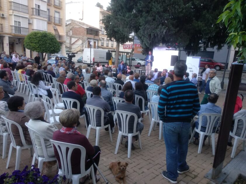 Joaquín Camacho Se Dirige A Los Asistentes En El Acto Celebrado En El Mesón De Arroyo