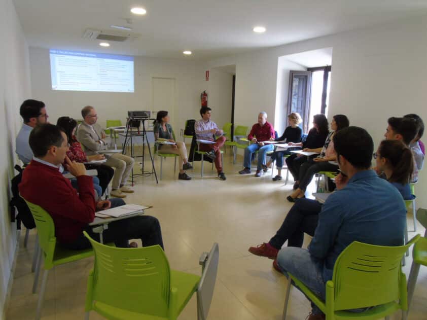 Regidores Y Técnicos, Durante La Reunión Que Mantuvieron En Loja. Foto: C. Molina