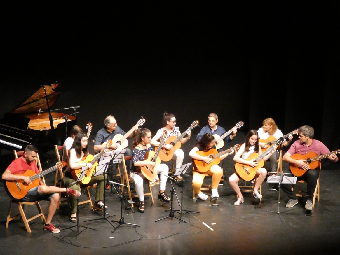 Los Alumnos Del Taller De Guitarra Durante Su Demostración. Foto: Carlos Molina.