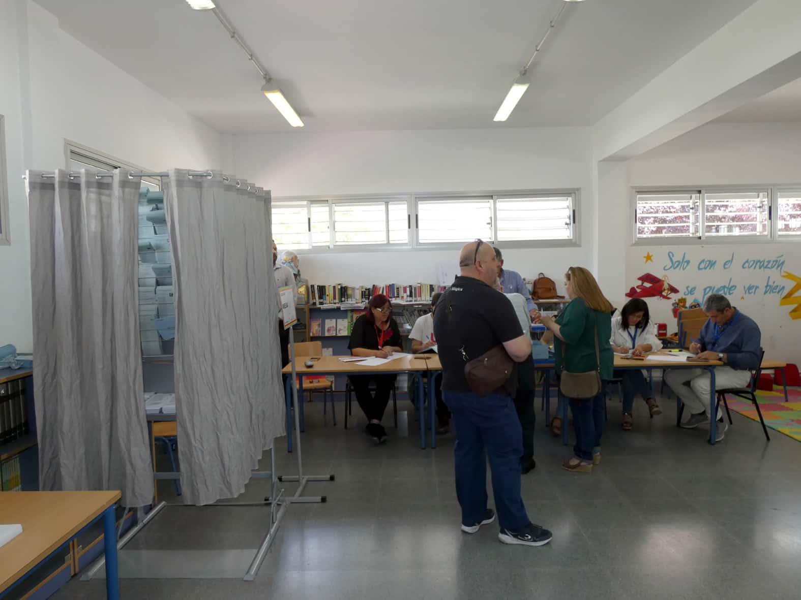 Una De Las Mesas Electorales De Este Domingo En Loja. Foto: Paco Castillo.