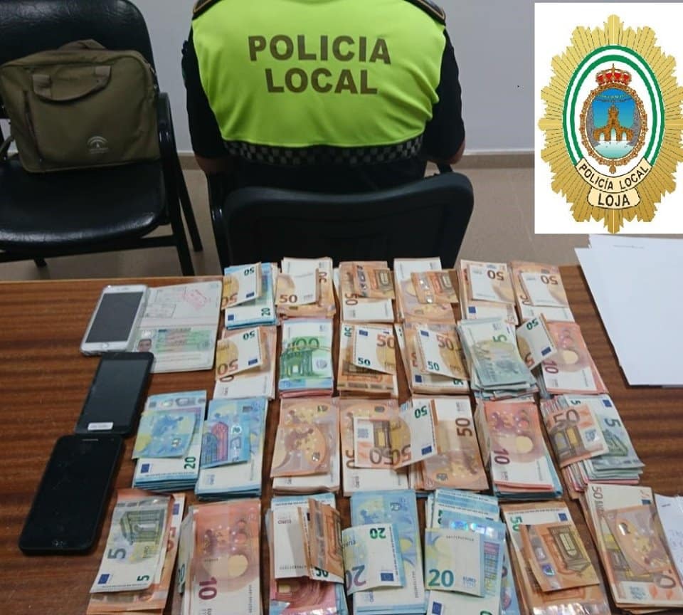 Dinero Intervenido Durante La Actuación De Los Agentes. Foto: PolicÍa Local De Loja