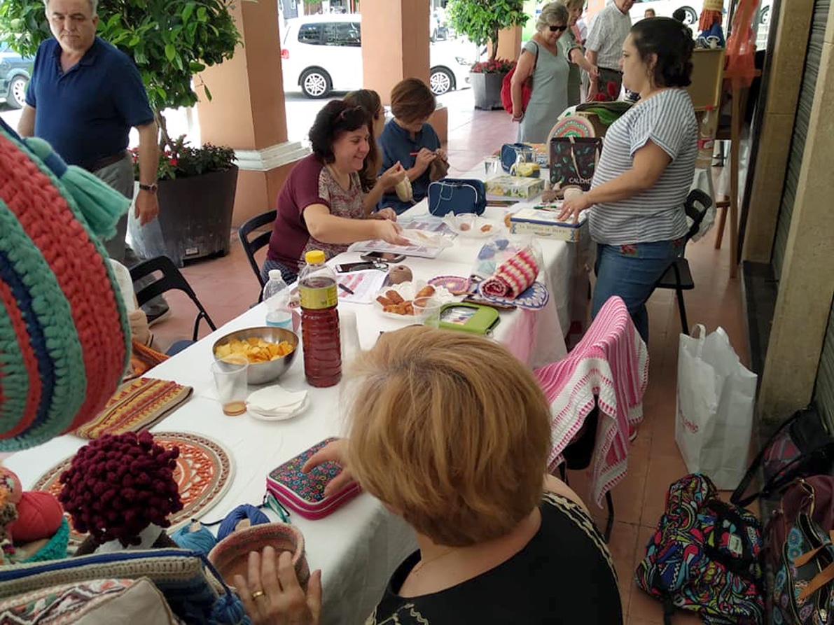 Un Grupo De Alumnas Muestran Sus Trabajos De Croché Y Amigurumi. Foto: El Corto