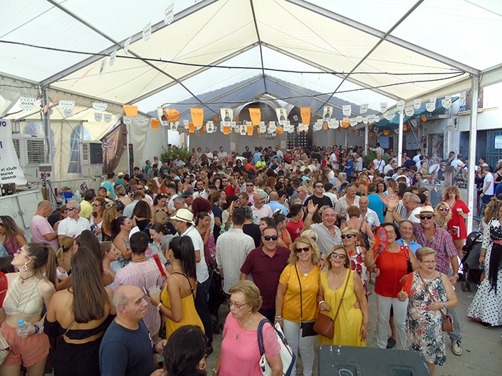 Aspecto De La Carpa Instalada En La Plaza De El Pósito A Las Seis De La Tarde. Foto: J.m.j.