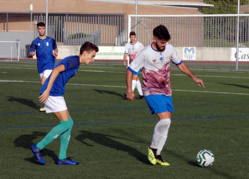 Una Acción Del Partido Del Sábado Entre El Juvenil Del Loja Y El Del Salobreña. F.: M. JÁimez.