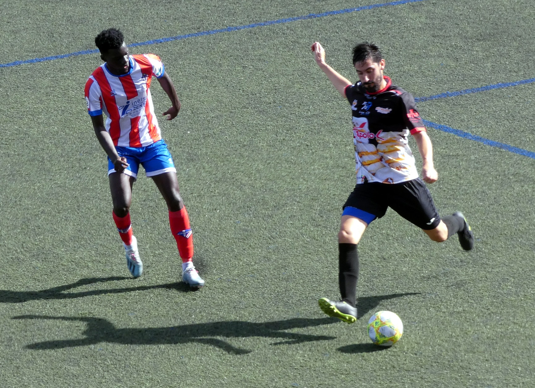 Seco Golpea El Balón En El Partido Que El Loja Disputó En Almería