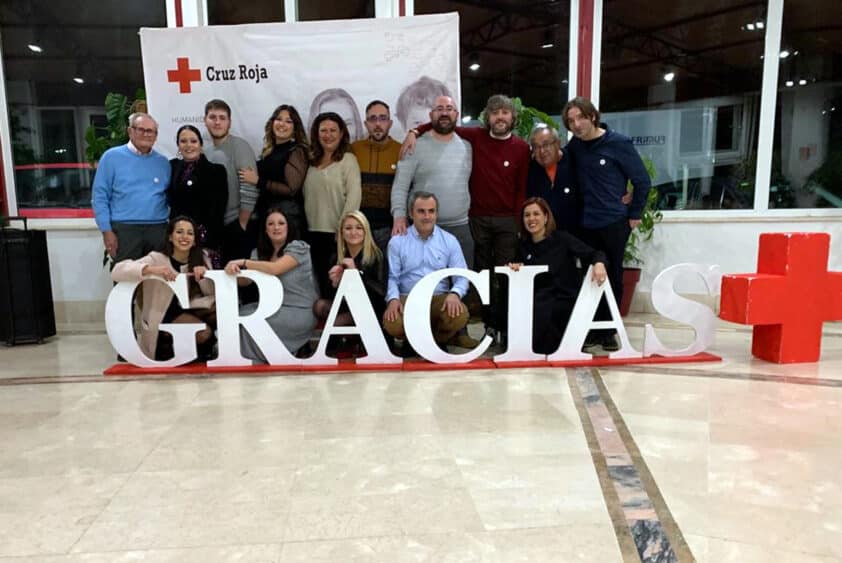 Los Premiados (en El Centro), Junto A Responsables Y Voluntarios. Foto: El Corto