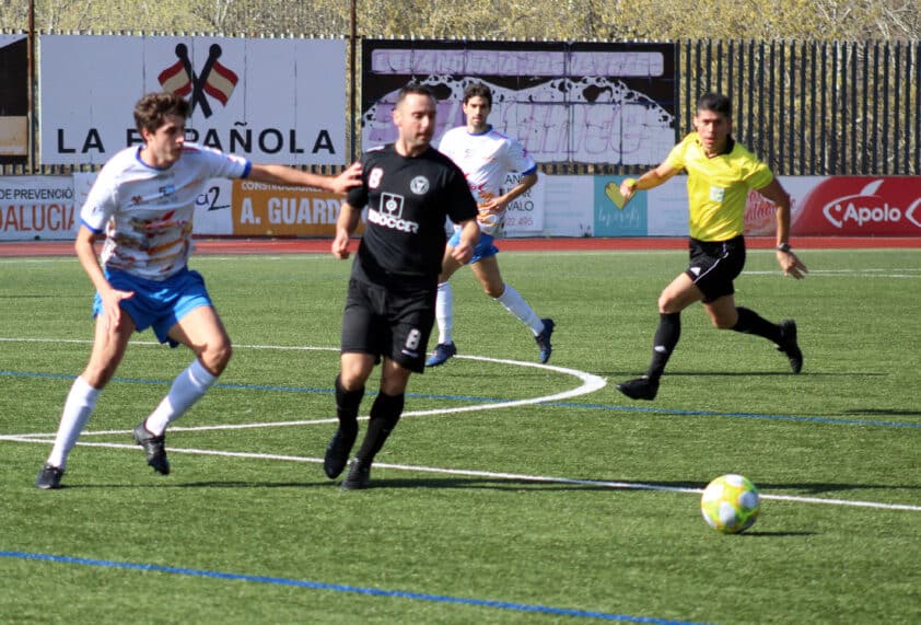 Fabio Muñoz En Una Acción Del Anterior Partido En Casa Ante El Palo. Foto: Miguel JÁimez