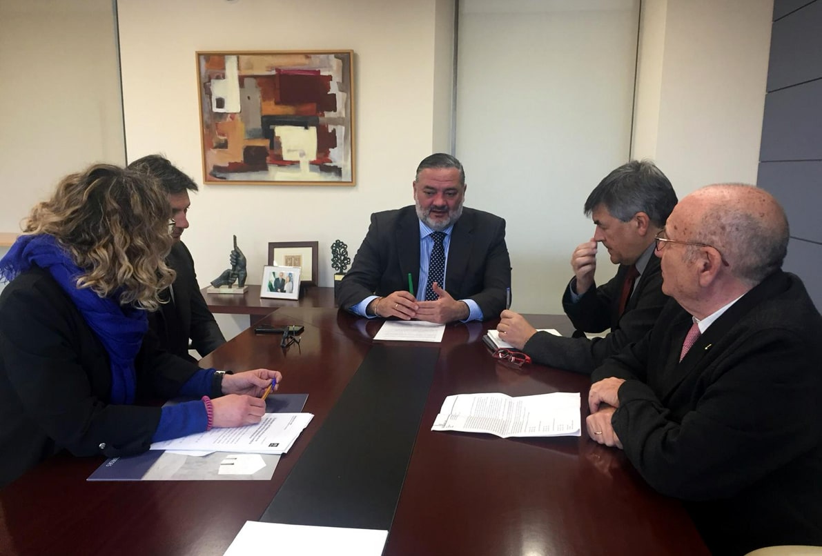 Reunión Mantenida Entre Los Empresarios Y El Delegado Del Gobierno. Foto: El Corto