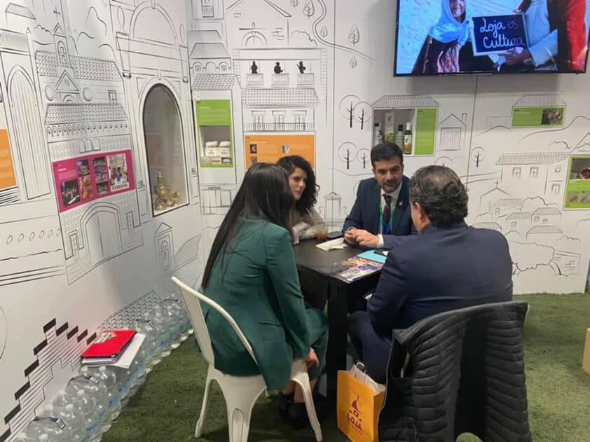 Gallego Y Camacho, En Una Reunión Con Una Empresa De Turismo Asiático. Foto:el Corto