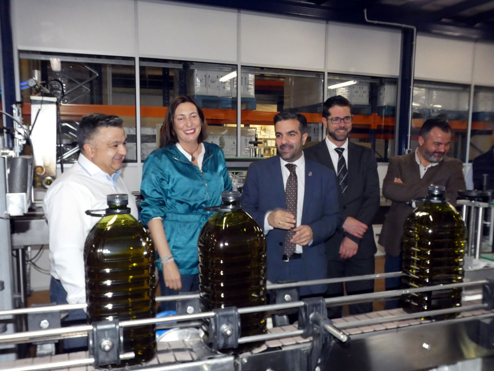 Un Momento De La Visita De La Secretaria General Del Pp Andaluza A La Cooperativa San Isidro.