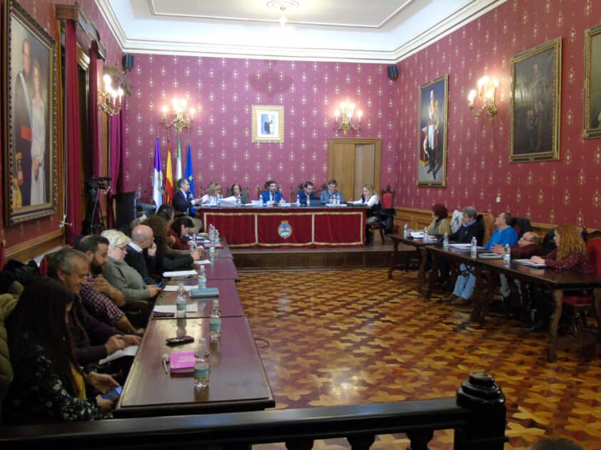 El Pleno Municipal Aprobó La Adjudicación Del Servicio De Limpieza. Foto: Calma