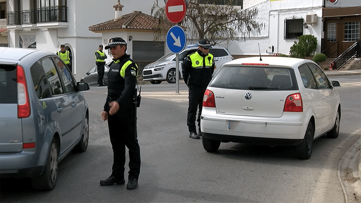 La Policía Local En Uno De Los Controles Que Realiza Estos Días. Foto: C. Molina