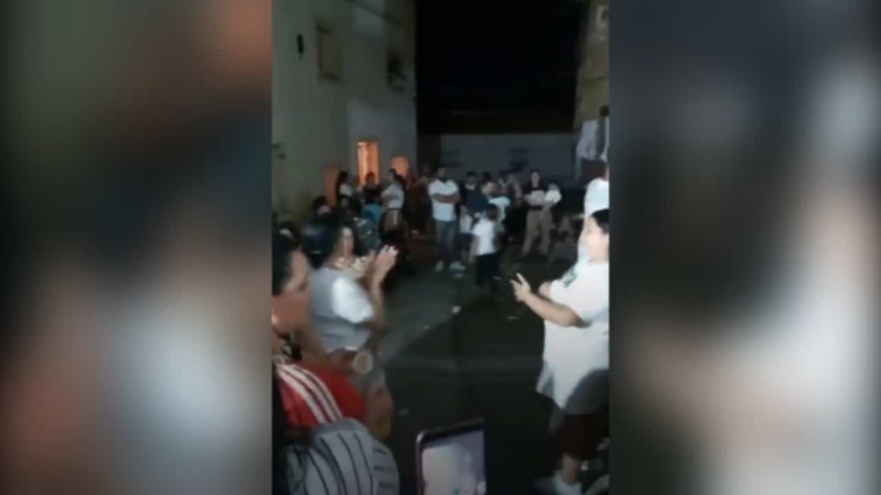 Momento Del Vídeo Subido A Redes Sociales Por Vecinos Que Acudían A La Fiesta.