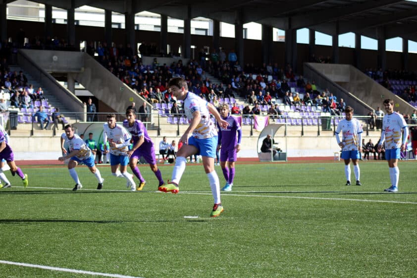 El Capitán Lojeño Nino Transforma Un Penalti En Un Partido De Esta Temporada. Foto: M. JÁimez