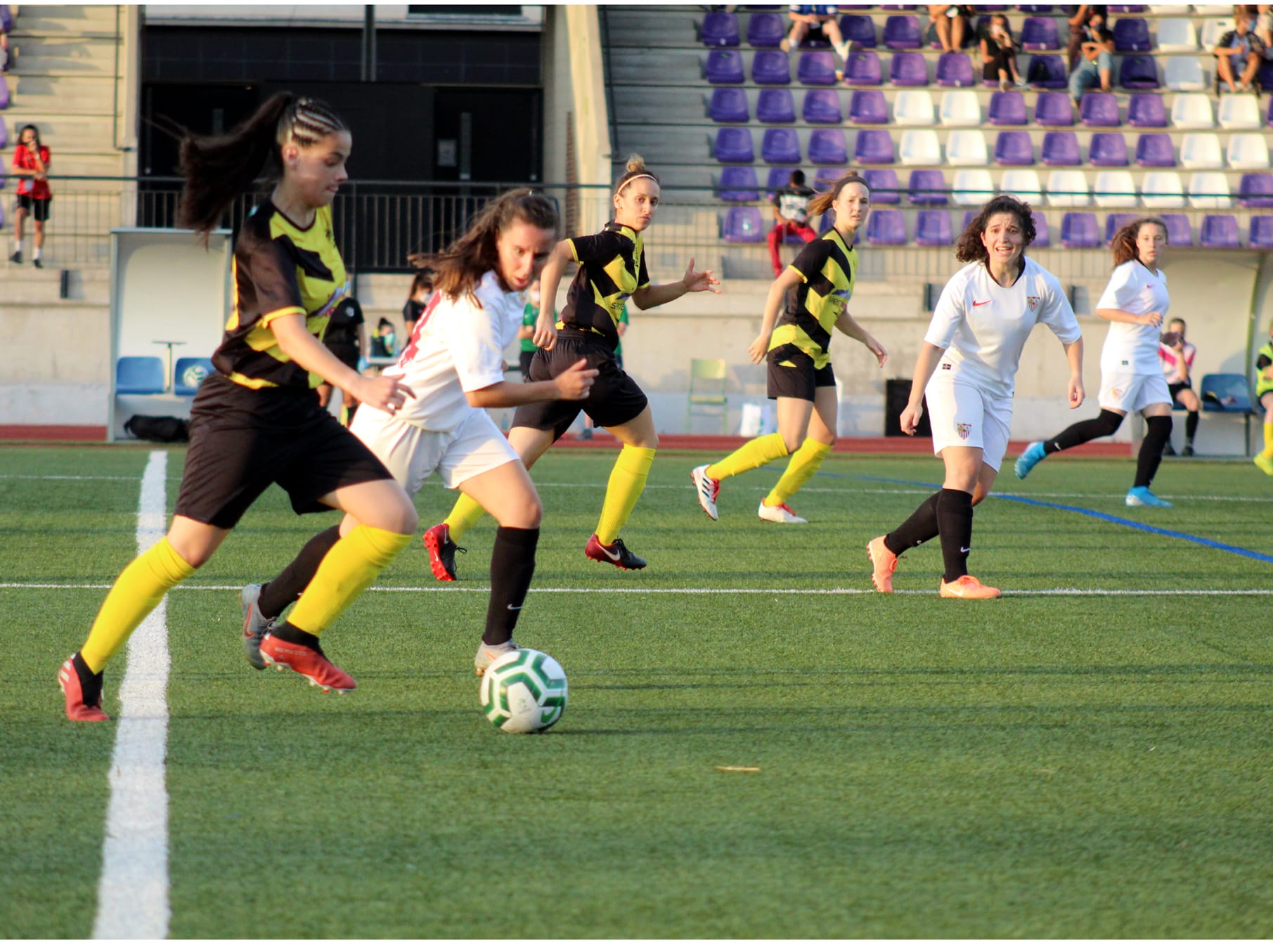 Una Acción Del Choque Entre El Monachil 2013 Y El Sevilla B. Foto: Paco Castillo.