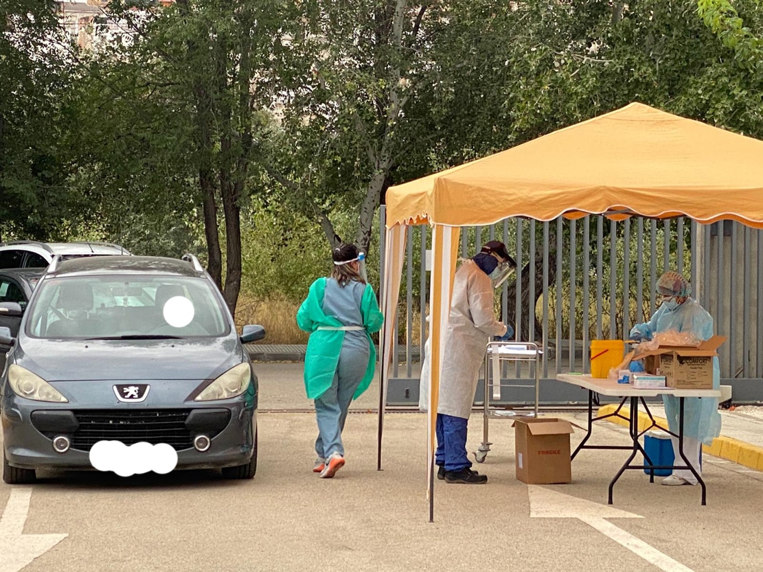 Momento De Recogida De Muestras Para Pcr En El Autocovid De Loja