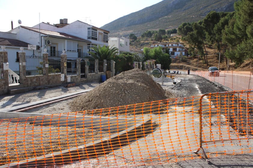 Obras De Construcción Del Acerado En La Avenida De Andalucía. Foto: C. Molina