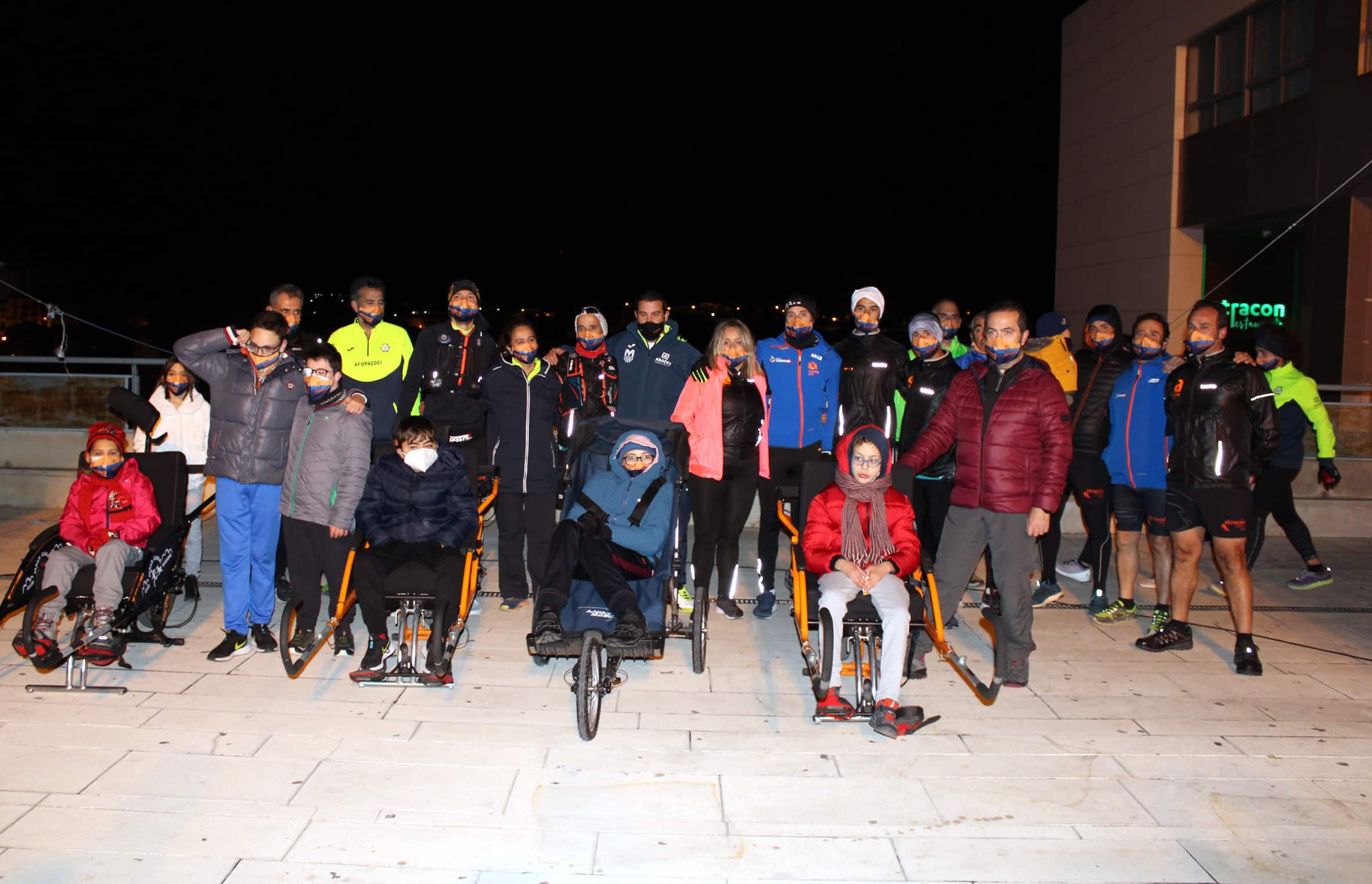 Foto De Familia Con Los Niños De Alodane, Participantes Y Colaboradores. Foto: Paco Castillo