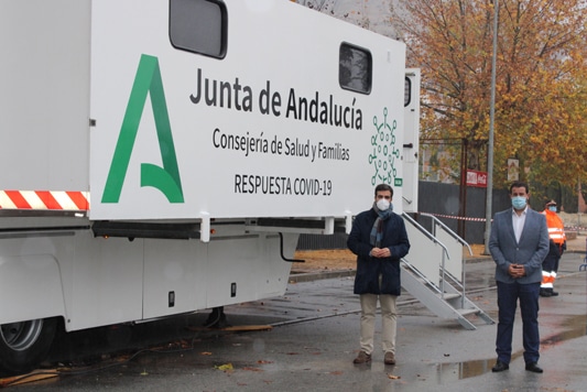 Alcalde Y Concejal Visitan La Unidad De Cribados De La Junta De Andalucía