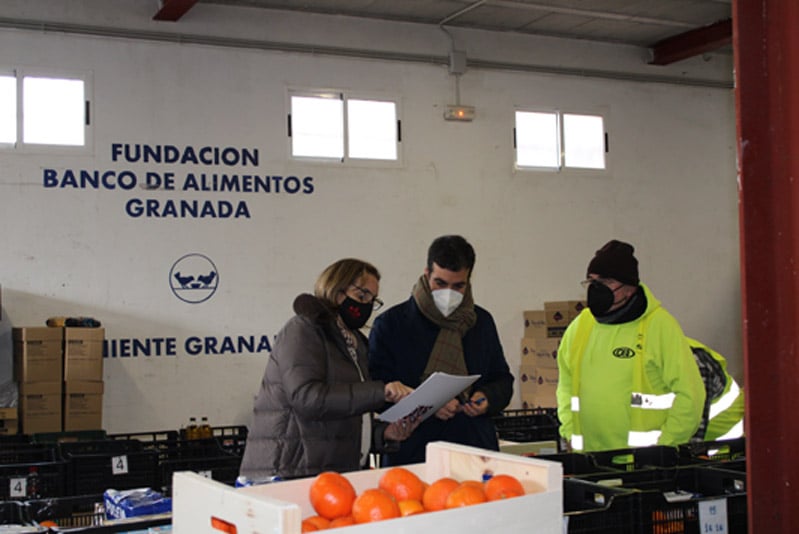 Visita Del Alcalde Y La Concejala A La Sede Del Banco De Alimentos Del Poniente Granadino En Loja