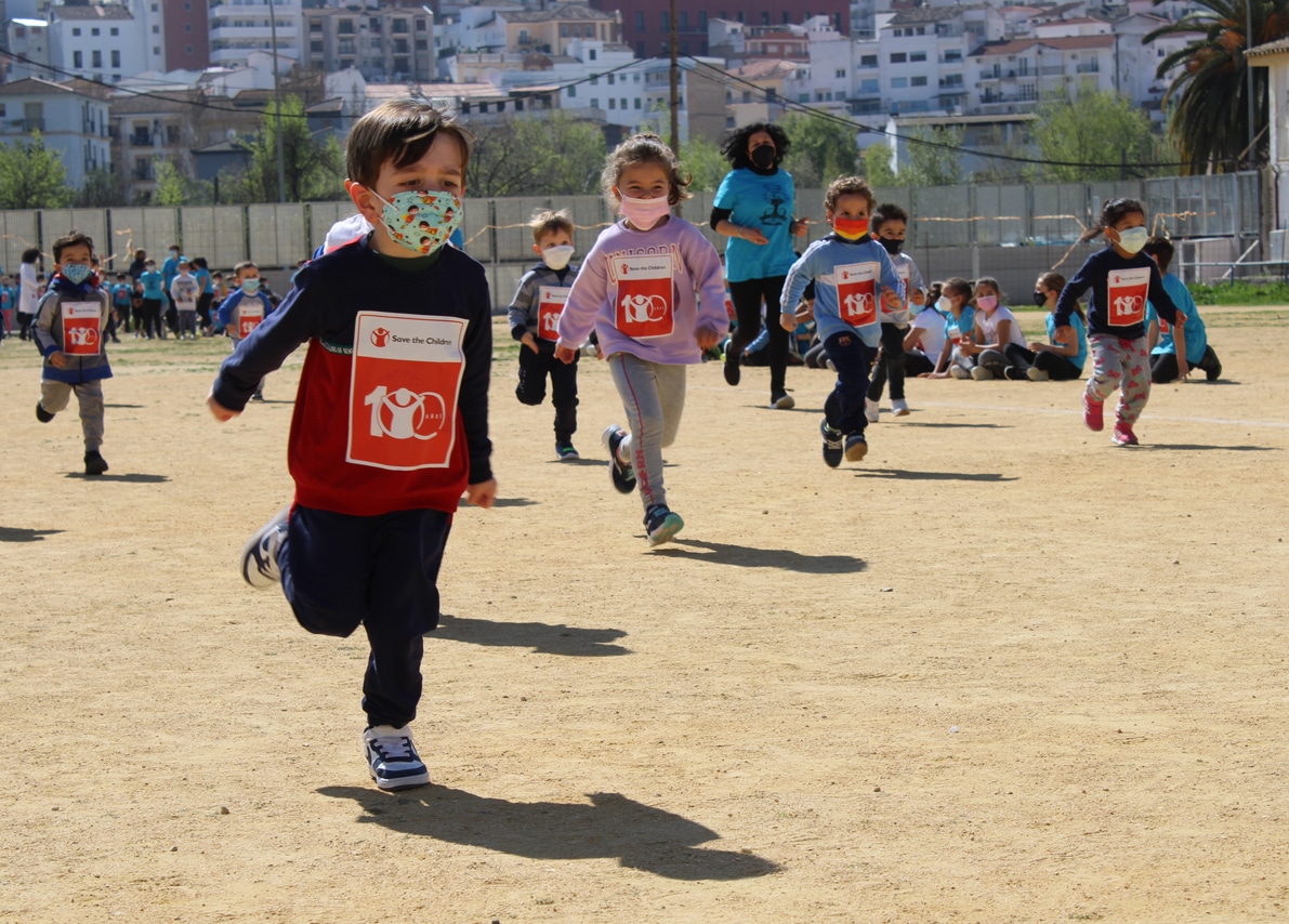 Una De Las Carreras Que Disputaron Los Alumnos A Favor De Save The Children. Foto: C. M.