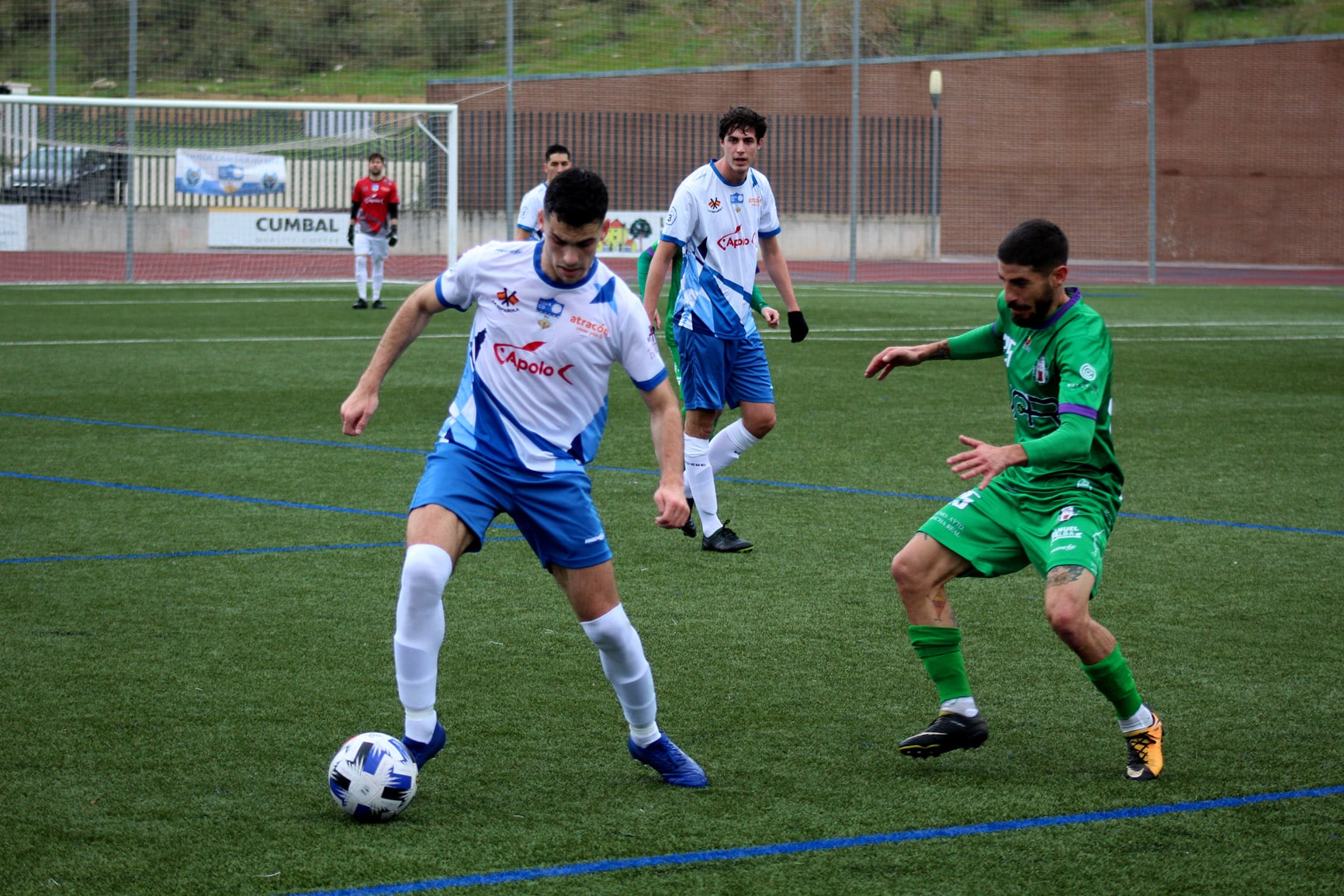 Sera Controla El Balón Ante El Visitante Juanma Espinosa. Foto: Miguel JÁimez