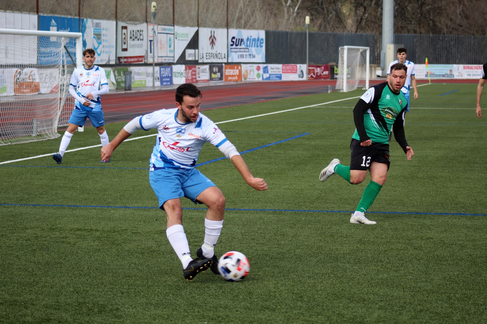 Juanfran Centra En Una Acción Del Partido De Ayer Frente Al Huétor Vega. Foto: Miguel JÁimez