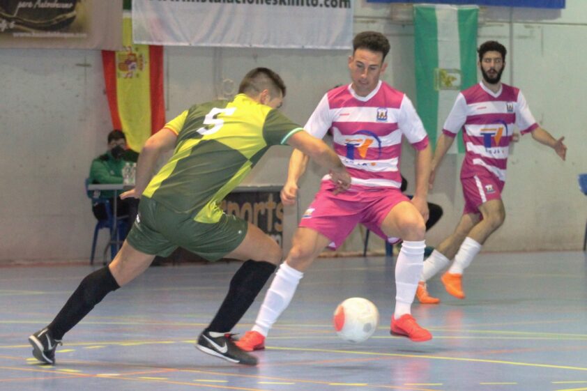 Una Acción Del Anterior Partido En La Cancha Del Villanueva De Tapia. Foto: Miguel JÁimez