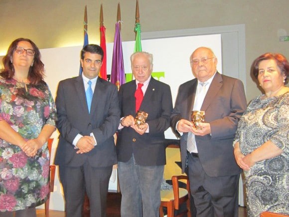 Tico Medina (ctro) Tras Recibir El Premio Ibn Al Jatib 2014