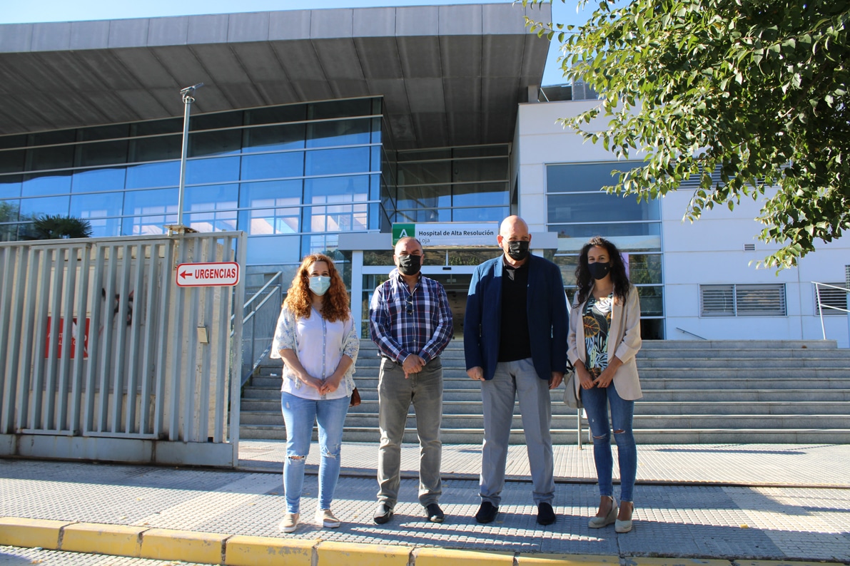 Piqueras, Delgado, Sánchez Y López, A Las Puertas Del Hospital De Loja. Foto: Calma