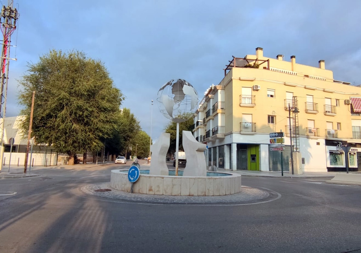 Rotonda Que Da Acceso Al Puente Gran Capitán En El Paseo De Narváez. Foto: C. Molina