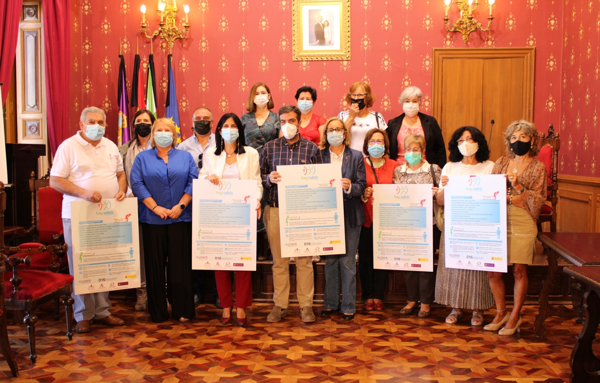 Subdelegada Y Alcalde, Junto A Miembros De Asociaciones De Mujeres. Foto: A. Matas