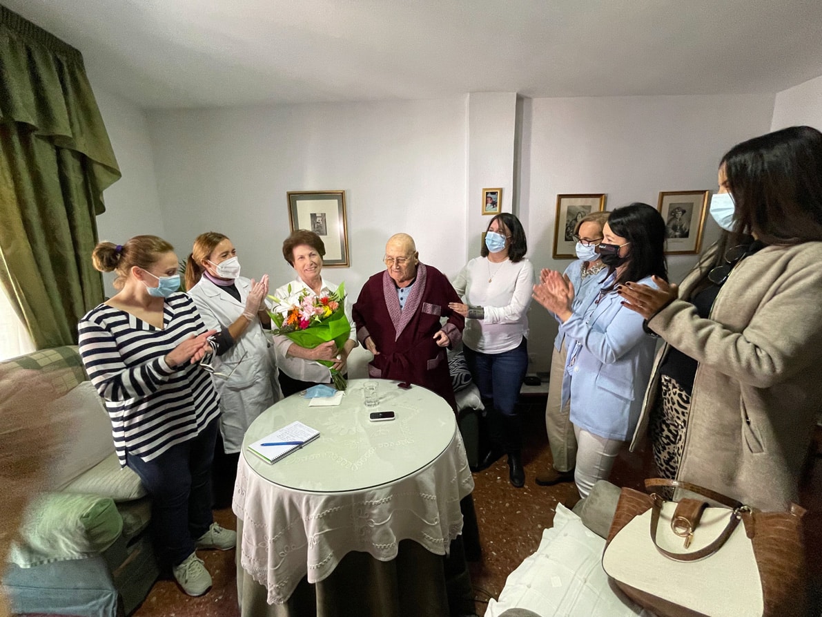 Adelina Y Su Marido, En El Centro De La Imagen, El Día Del Homenaje. Foto: Calma