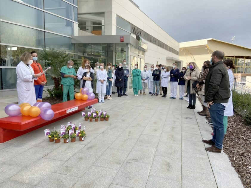 Inauguración Del 'banco Rojo' Contra La Violencia De Género En El Hospital. Foto: Hospital