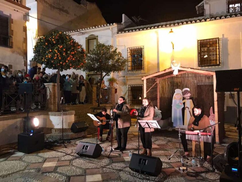 Actuación De Suspiros Del Alba Durante La Zambombá Celebrada En La Alcazaba.