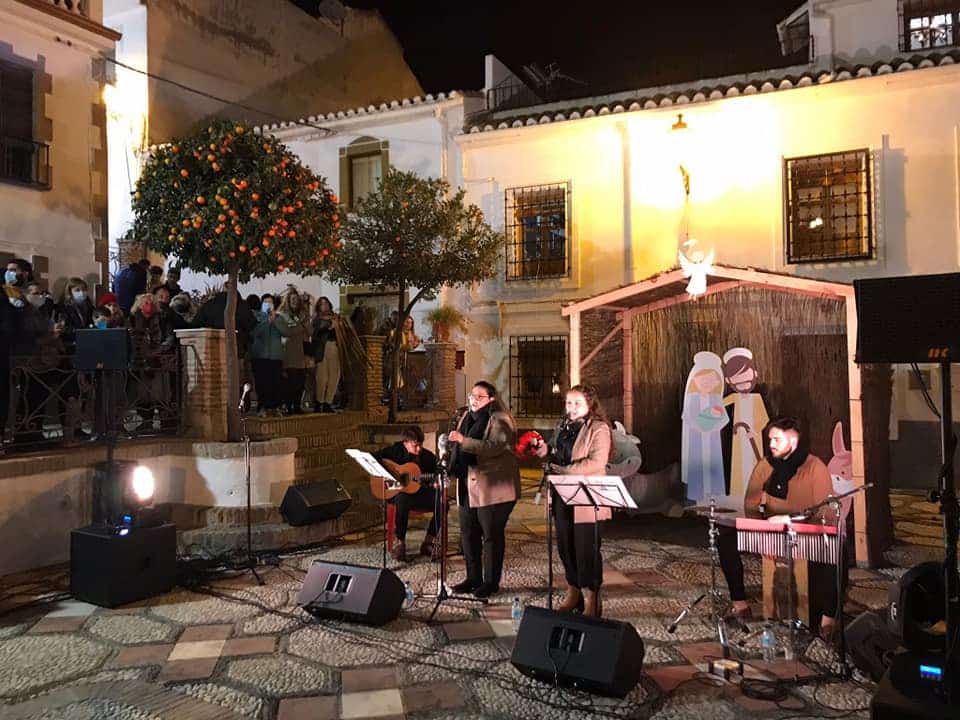 Actuación De Suspiros Del Alba Durante La Zambombá Celebrada En La Alcazaba.