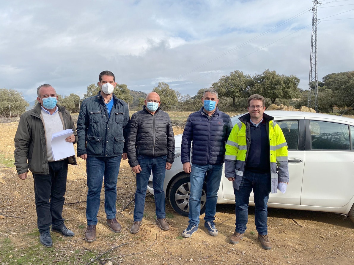 Responsables Políticos Y Técnicos Municipales, En La Pedanía De Las Rozuelas. Foto: Corto