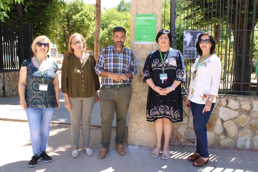 Autoridades, Junto A Responsables De La Aecc, En El Paseo De Narváez. Foto: C. M.