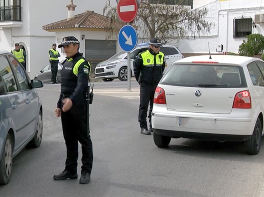 La Policía Local De Loja, En Uno De Los Muchos Controles Que Realiza. Foto: Archivo