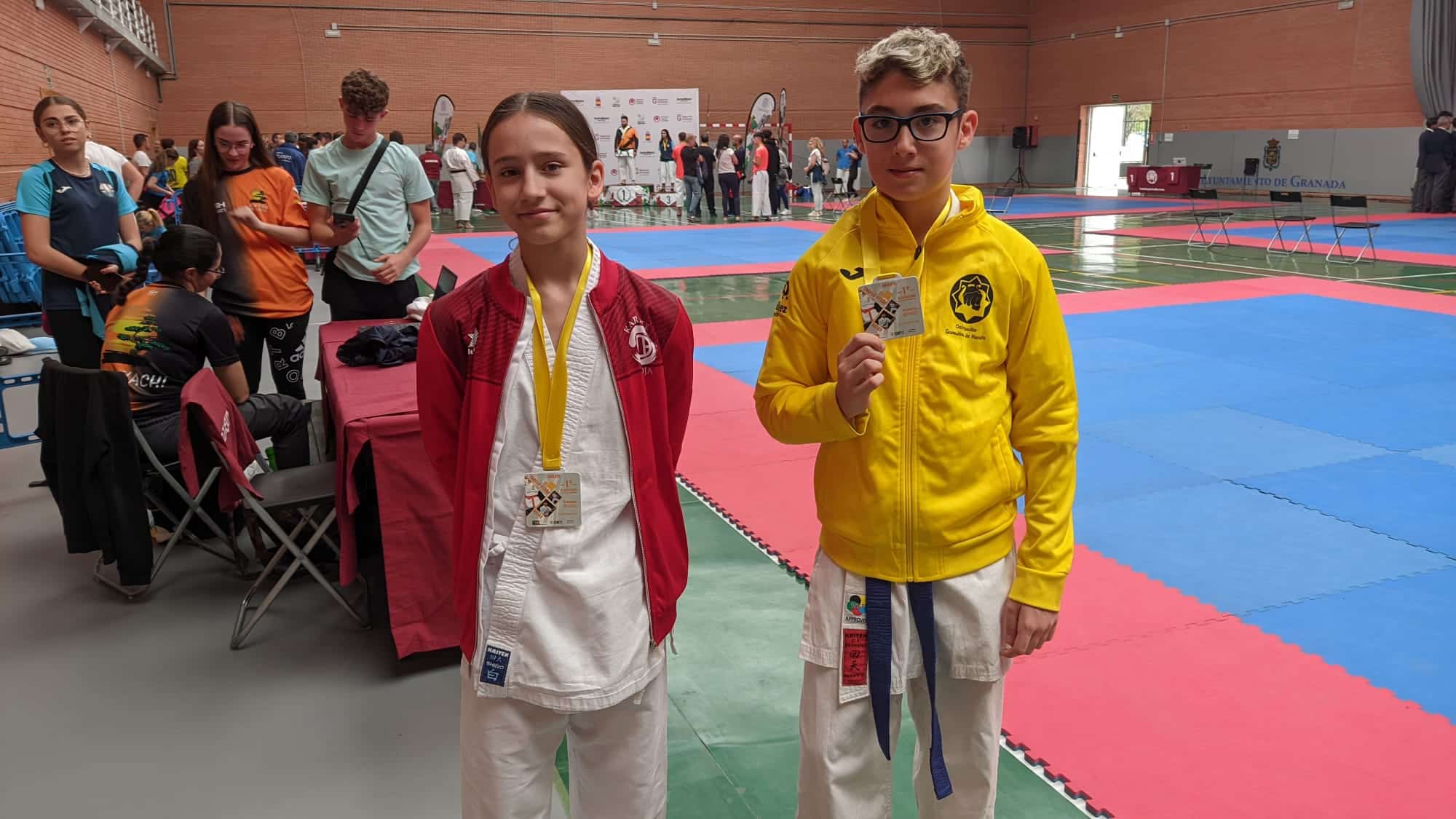 Sofía Gordo Y Yeray Ruiz Con Las Medallas Conseguidas En El Trofeo.