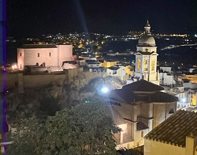 La Alcazaba, Iluminada De Rosa Con Motivo Del Día Mundial Contra El Cáncer De Mama. Foto: Corto