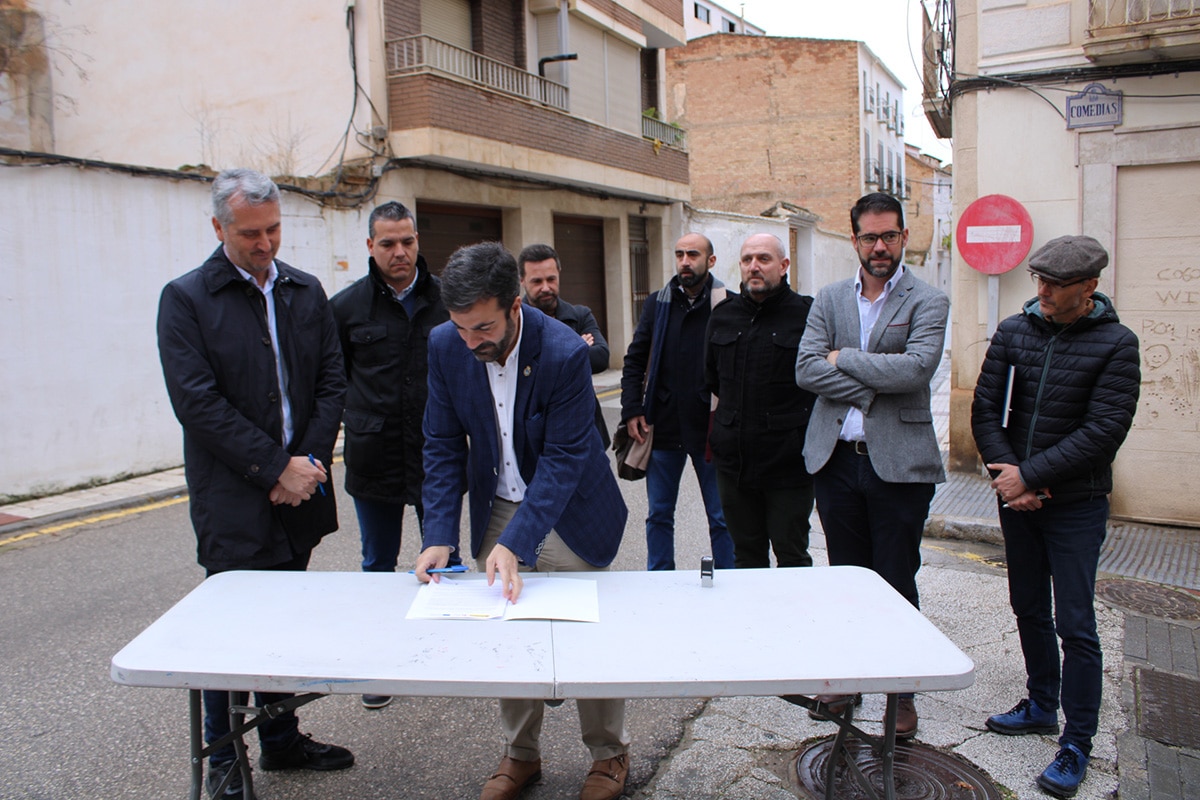 Firma Del Contrato De Obra De La Reurbanización De La Calle Real